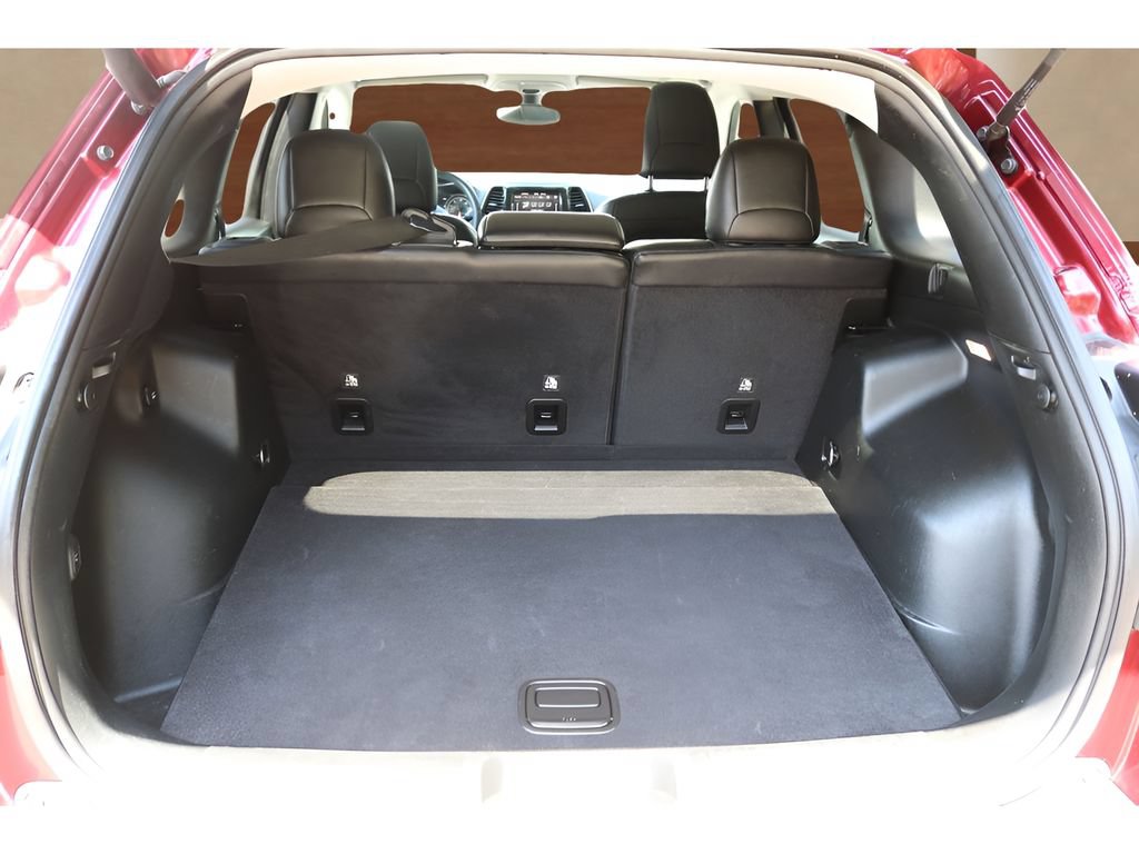 Used 2019 Jeep Cherokee Limited FWD image 16