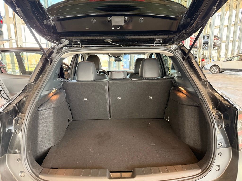 Used 2025 Nissan Kicks SR w/ SR Premium Package image 16