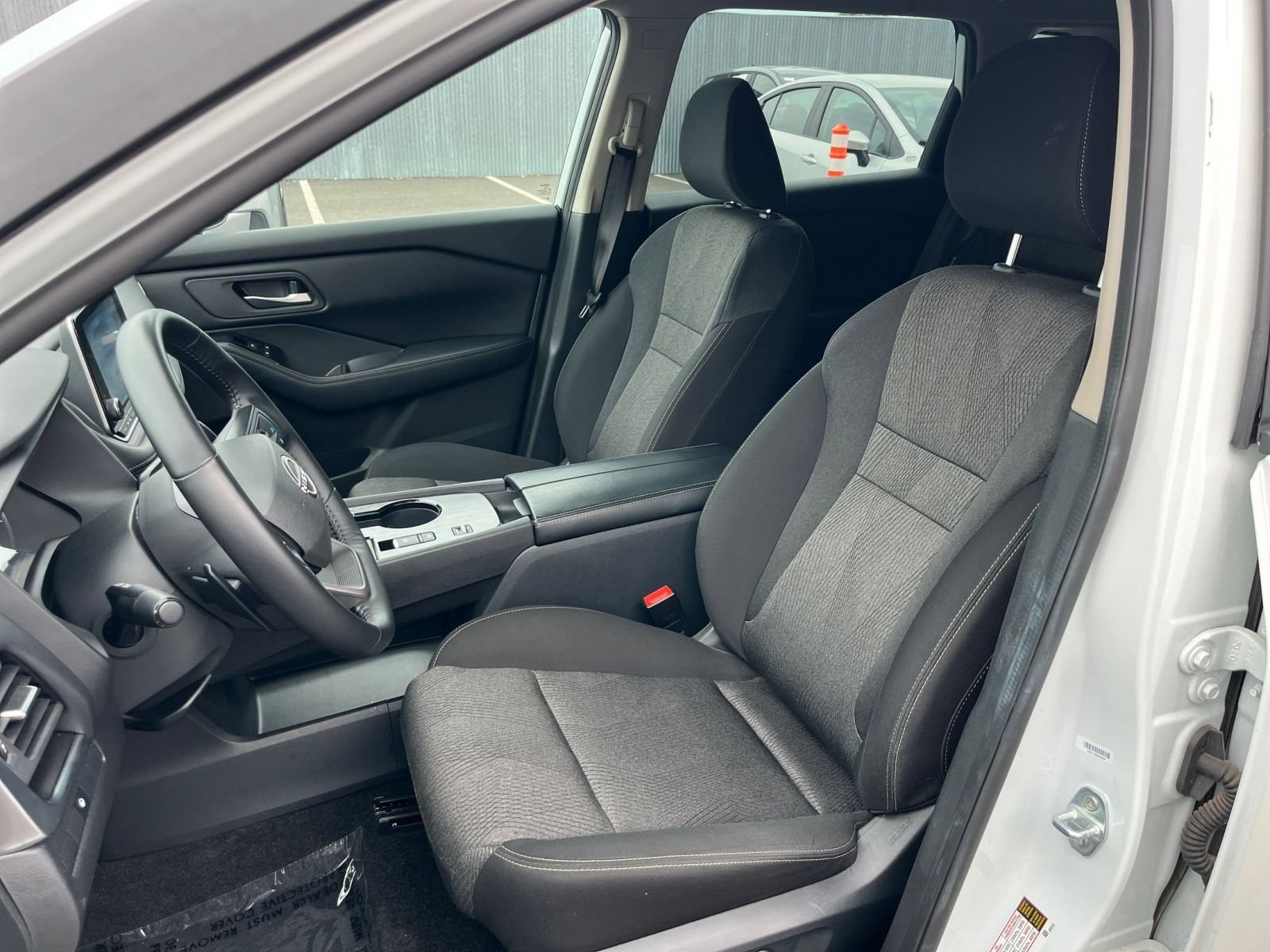 Used 2025 Nissan Rogue SV FWD image 38
