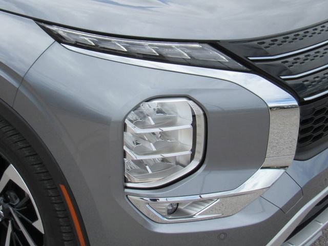 Used 2023 Mitsubishi Outlander SE image 11