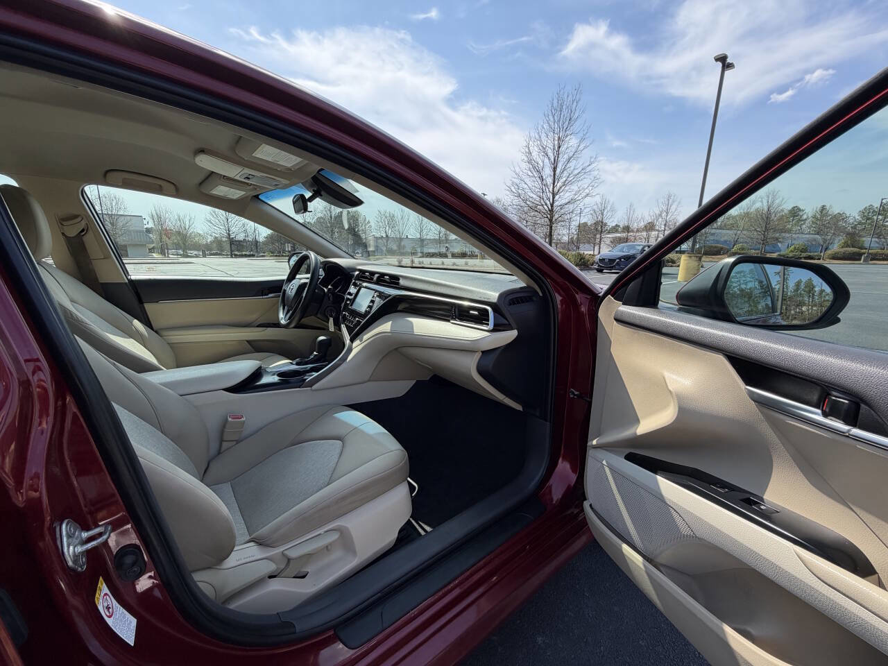 Used 2018 Toyota Camry LE image 20