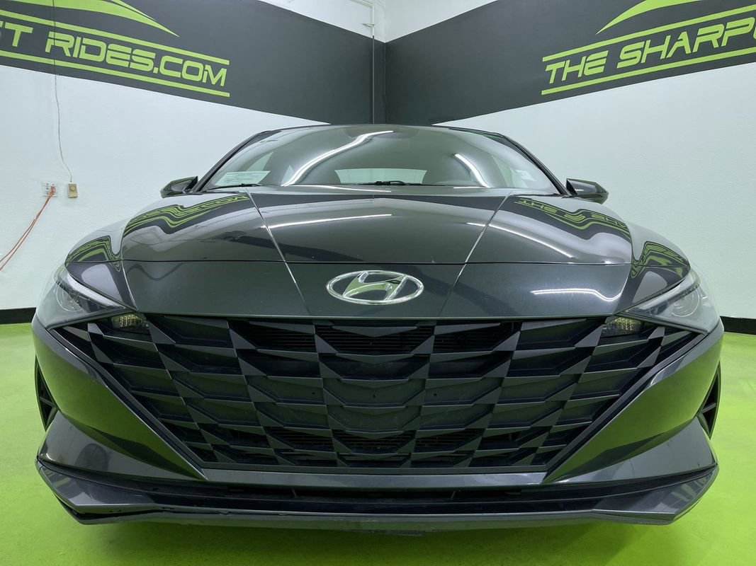 Used 2021 Hyundai Elantra SE image 3