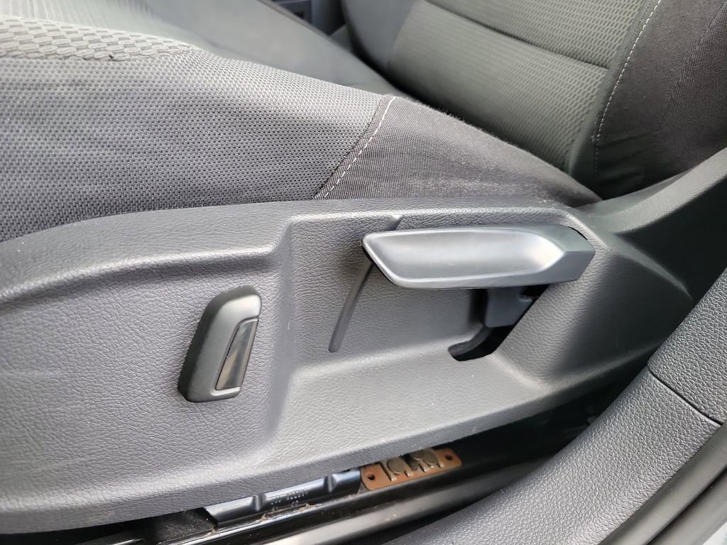 Used 2016 Volkswagen Golf S FWD image 20