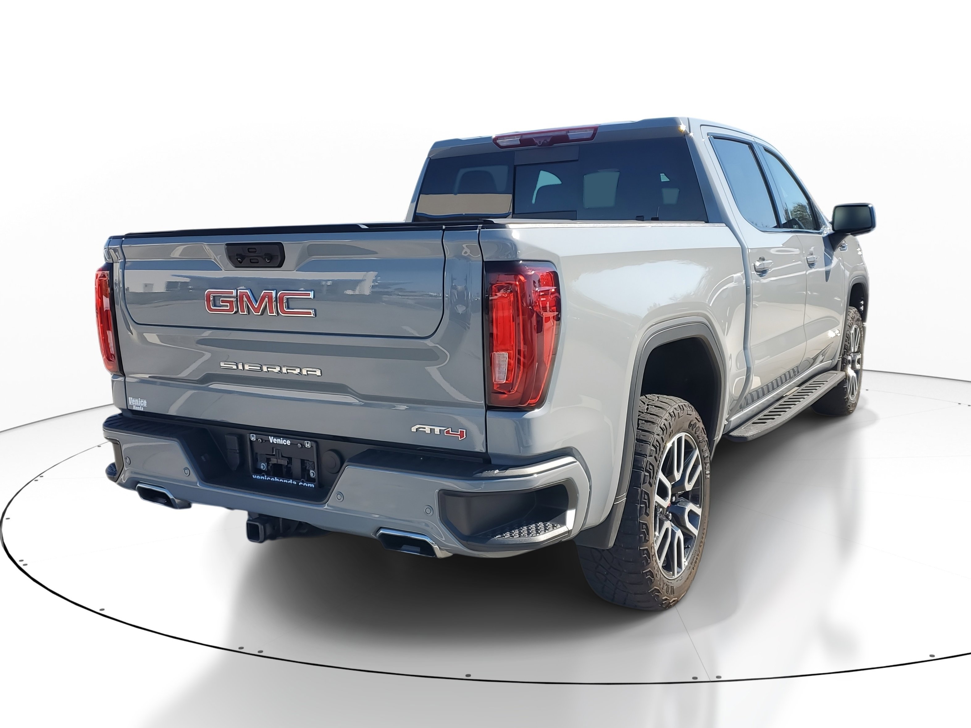Used 2024 GMC Sierra 1500 AT4 w/ Technology Package image 4