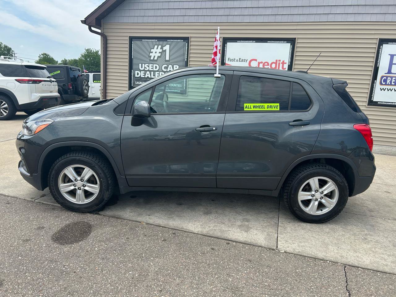 Used 2020 Chevrolet Trax LS w/ Tint and Cruise Package AWD/4WD image 8