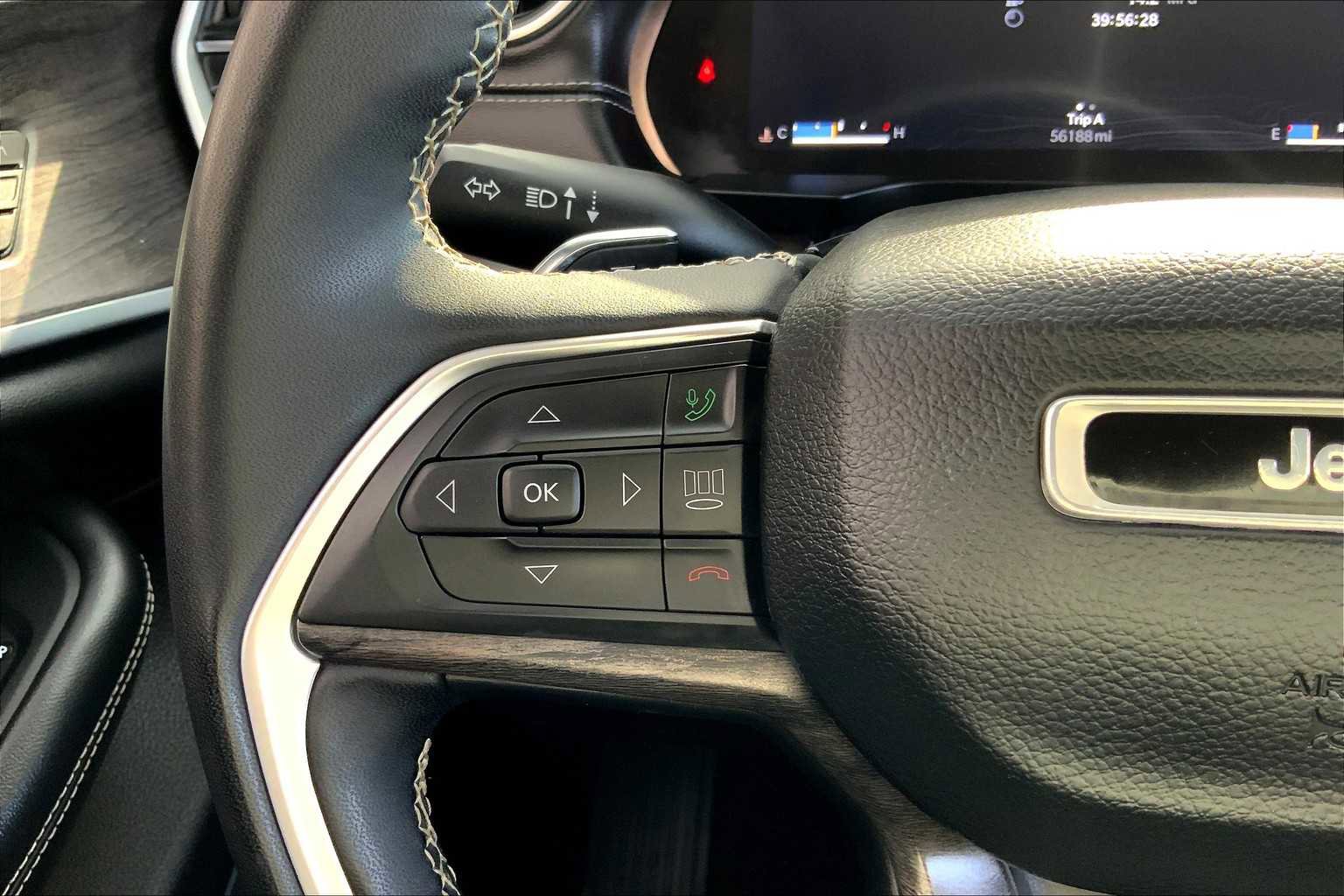 Used 2024 Jeep Grand Cherokee Limited image 23