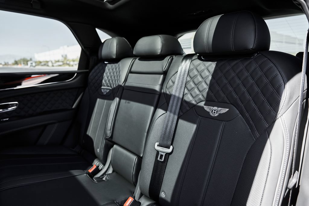 Used 2025 Bentley Bentayga AWD/4WD image 44