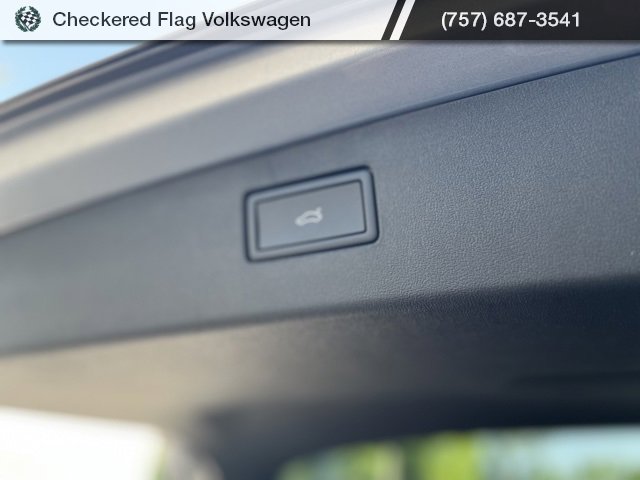 New 2025 Volkswagen Tiguan SE image 17