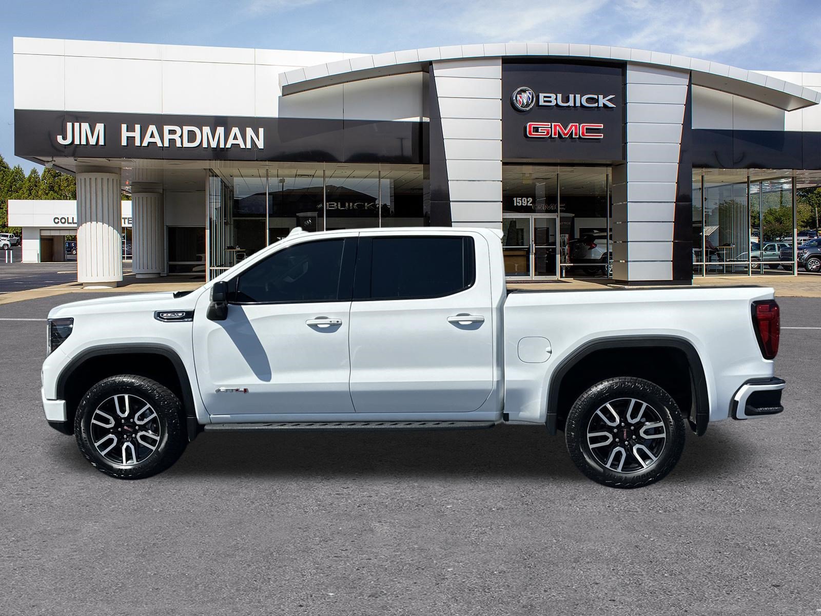 Used 2025 GMC Sierra 1500 AT4 w/ AT4 Premium Package AWD/4WD image 4