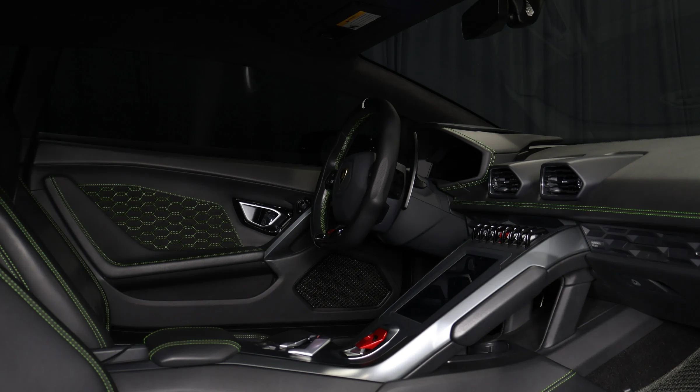 Used 2021 Lamborghini Huracan EVO image 16