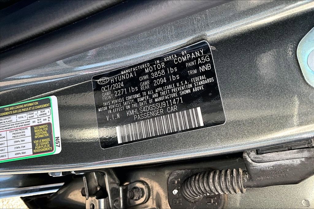 Used 2025 Hyundai Elantra SEL image 35