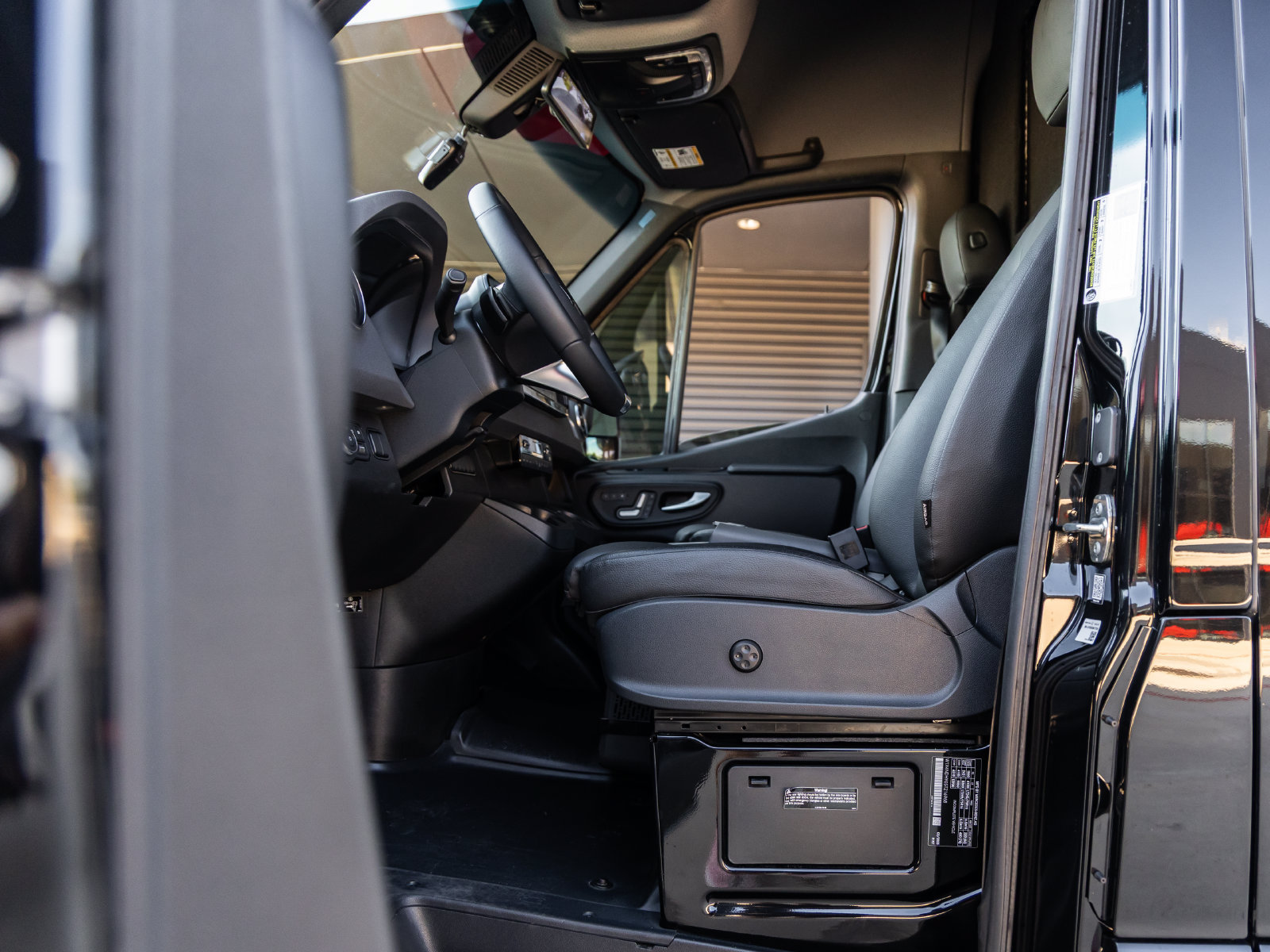 Used 2025 Mercedes-Benz Sprinter 2500 image 18