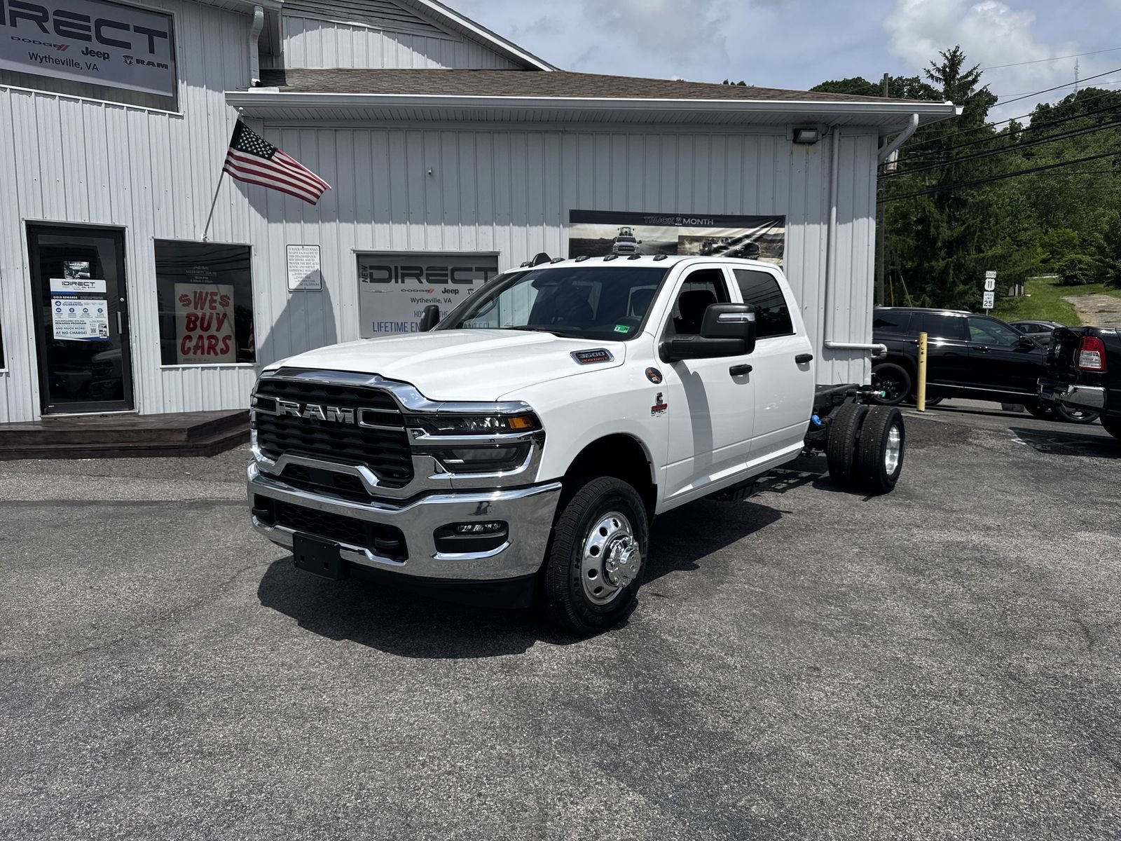New 2025 RAM 3500 Tradesman w/ Chrome Appearance Group
