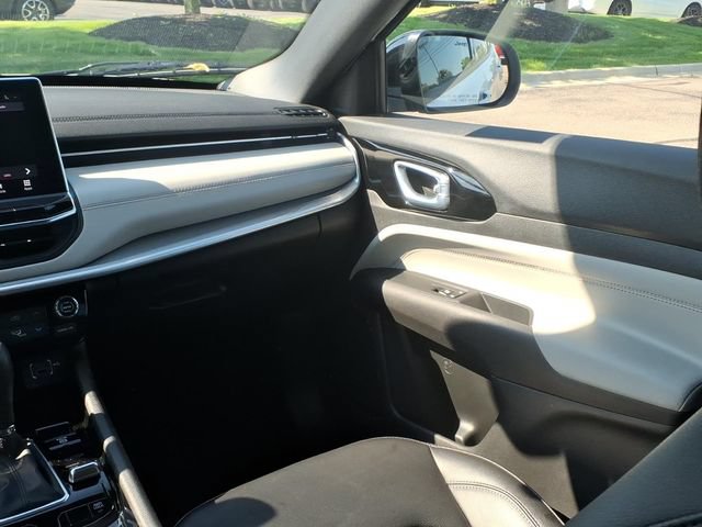 Used 2025 Jeep Compass Limited AWD/4WD image 12