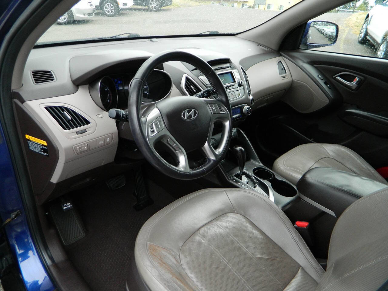 Used 2010 Hyundai Tucson Limited FWD image 11