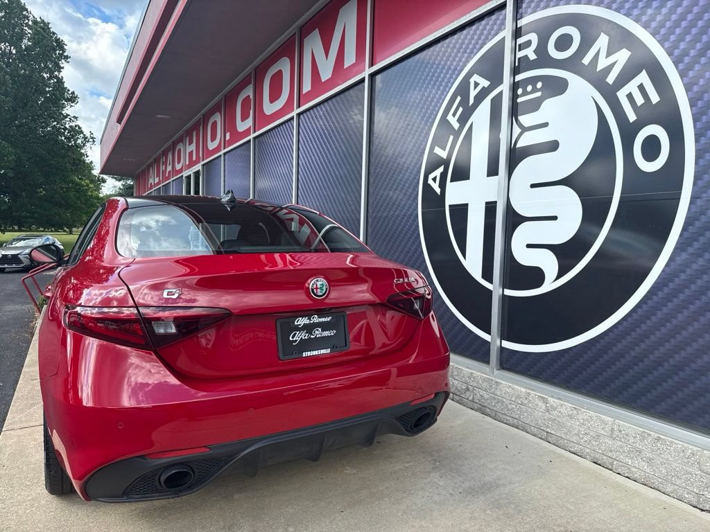 Used 2023 Alfa Romeo Giulia Veloce AWD/4WD image 12