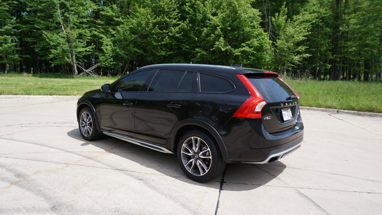 Used 2016 Volvo V60 T5 Cross Country AWD/4WD image 3