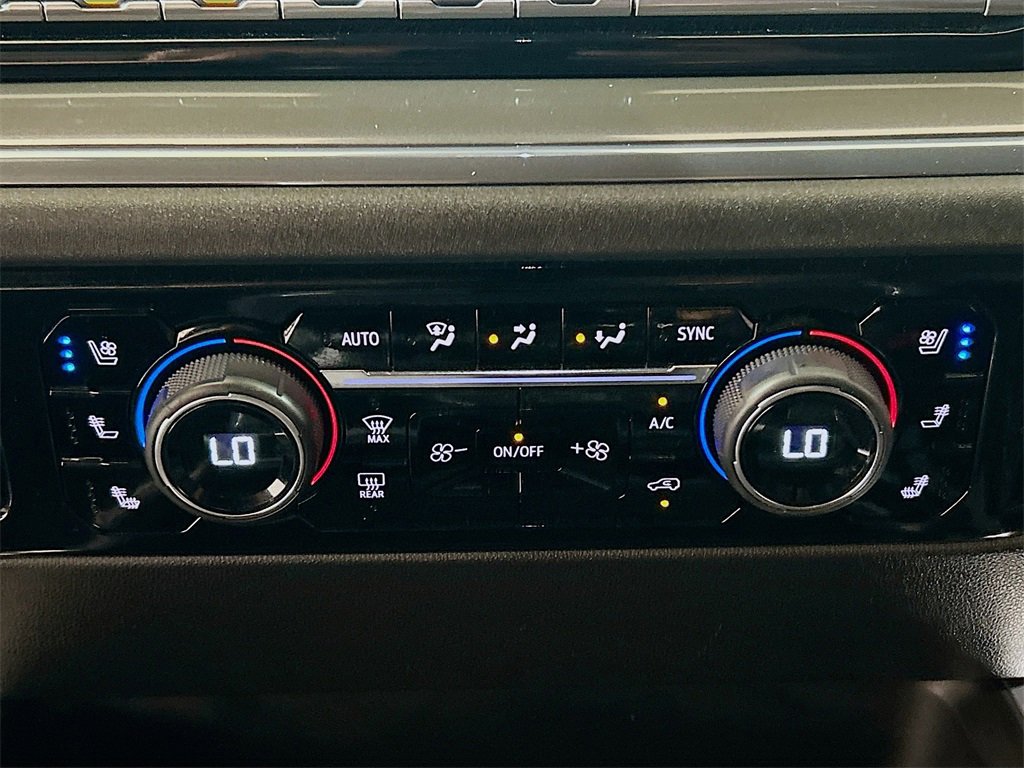 Used 2024 Chevrolet Silverado 2500 High Country w/ Technology Package image 12