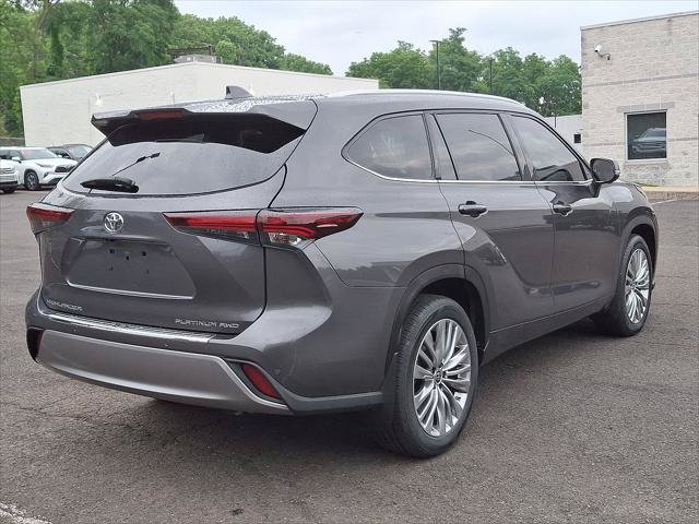 Certified 2024 Toyota Highlander Platinum AWD/4WD image 26