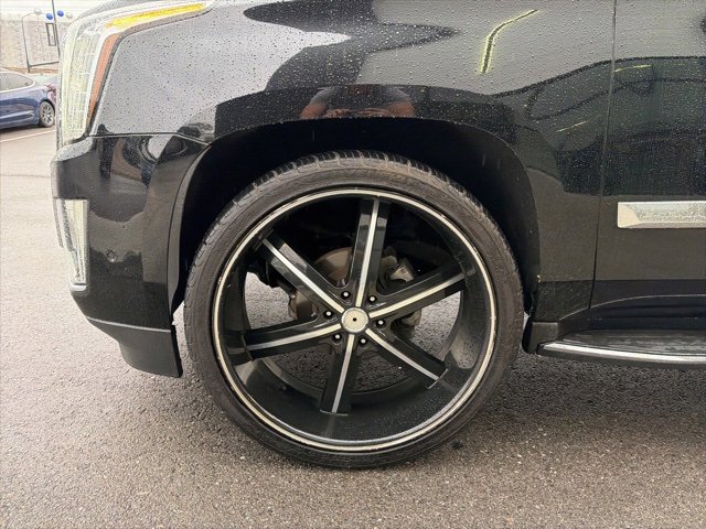 Used 2018 Cadillac Escalade ESV Luxury image 4