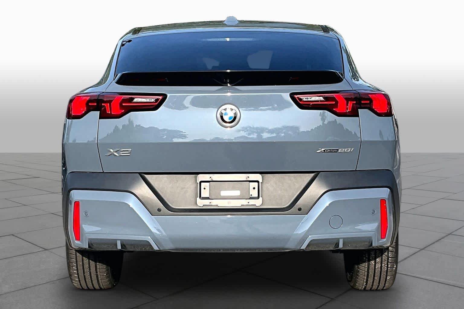 Used 2025 BMW X2 xDrive28i AWD/4WD image 5
