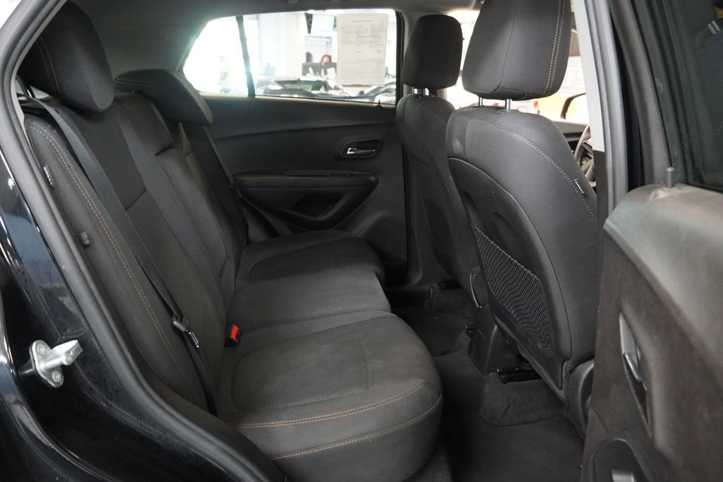 Used 2018 Chevrolet Trax LS FWD image 28