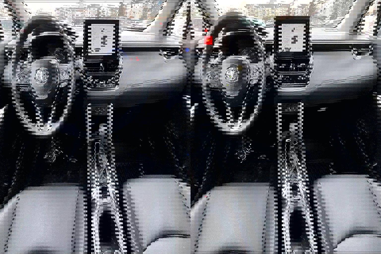 Used 2025 Toyota Corolla Cross XLE image 14