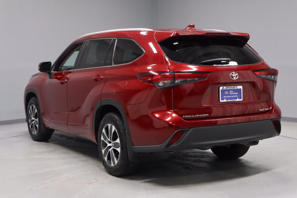 Used 2022 Toyota Highlander XLE AWD/4WD image 9