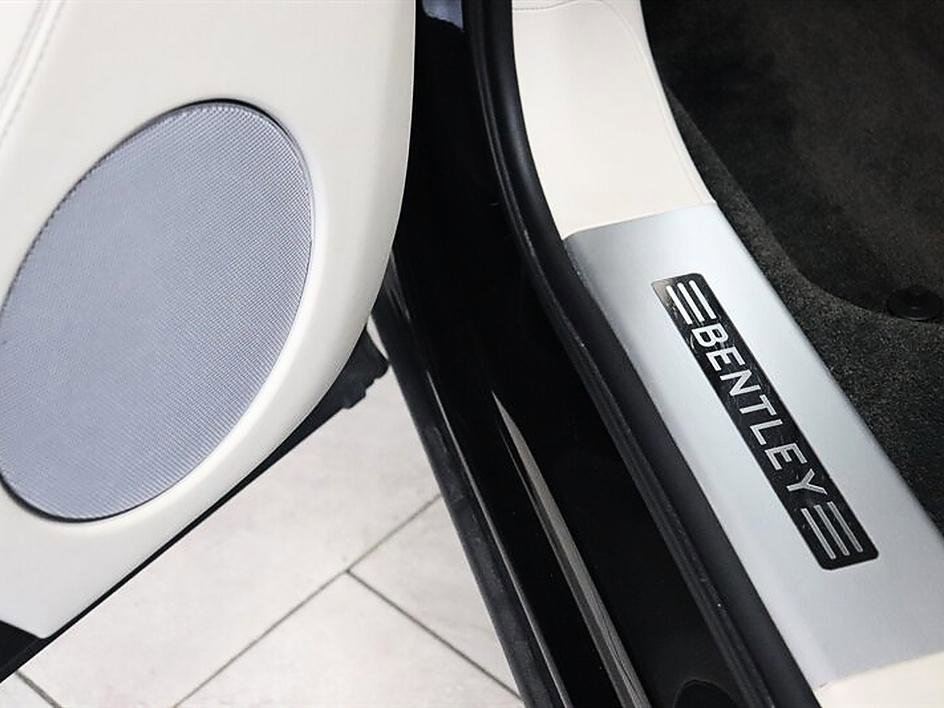 Used 2019 Bentley Bentayga AWD/4WD image 19