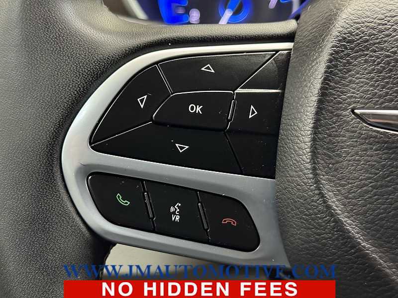Used 2023 Chrysler Voyager LX image 46