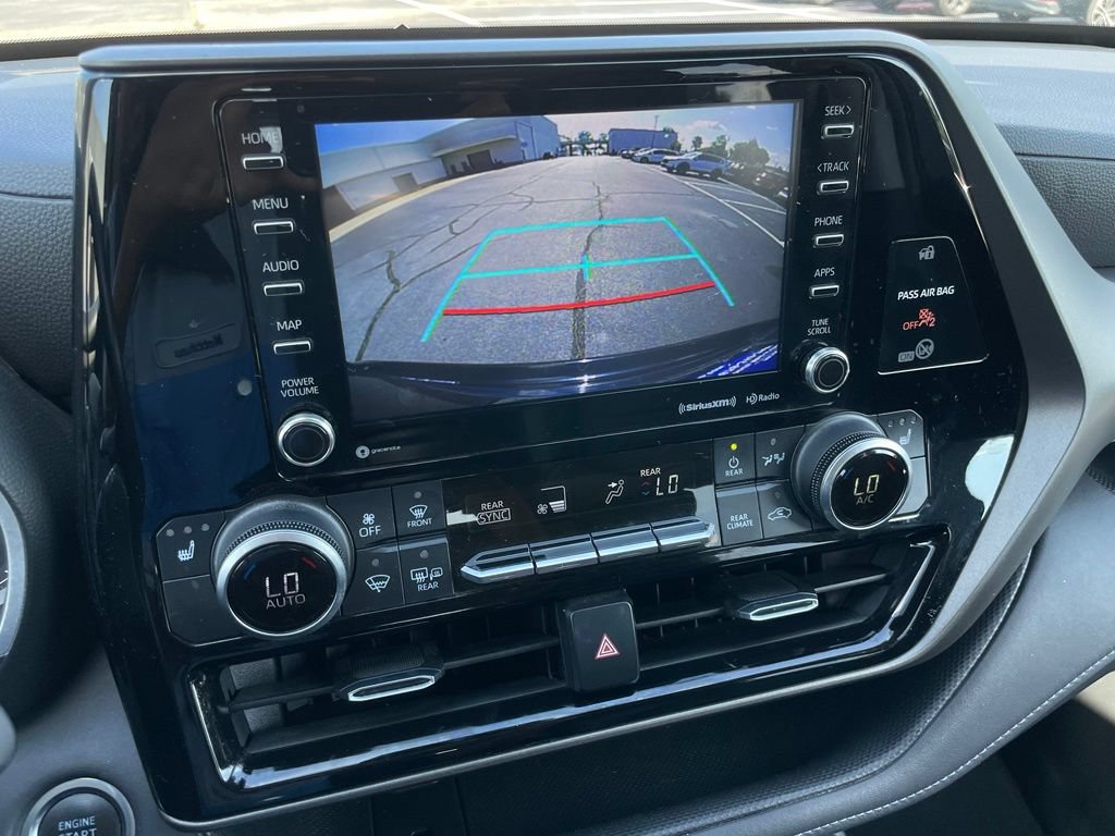 Used 2020 Toyota Highlander XLE FWD image 17