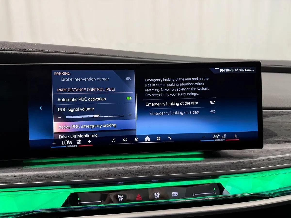Used 2024 BMW 740i xDrive AWD/4WD image 29