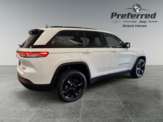 Used 2024 Jeep Grand Cherokee Limited w/ Black Appearance Package AWD/4WD image 21