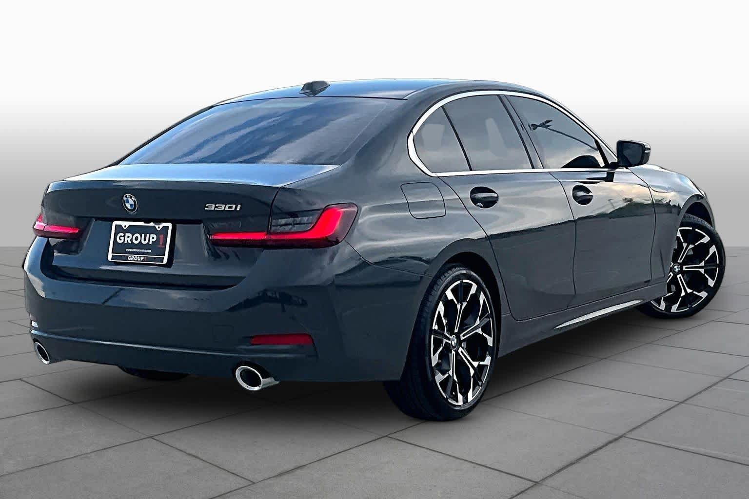 Used 2025 BMW 330i Sedan w/ Premium Package RWD image 12