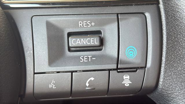 Used 2023 Nissan Rogue SV AWD/4WD image 25
