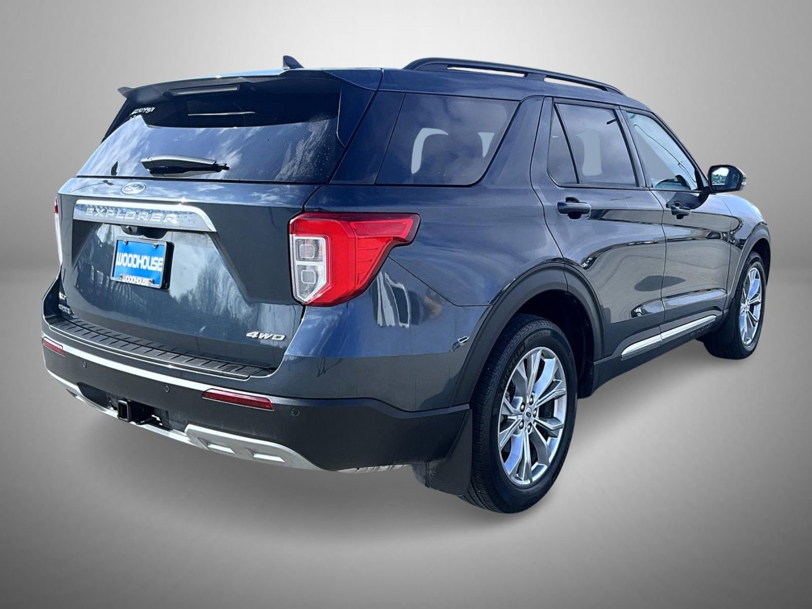 Used 2024 Ford Explorer XLT w/ Equipment Group 202A AWD/4WD image 5