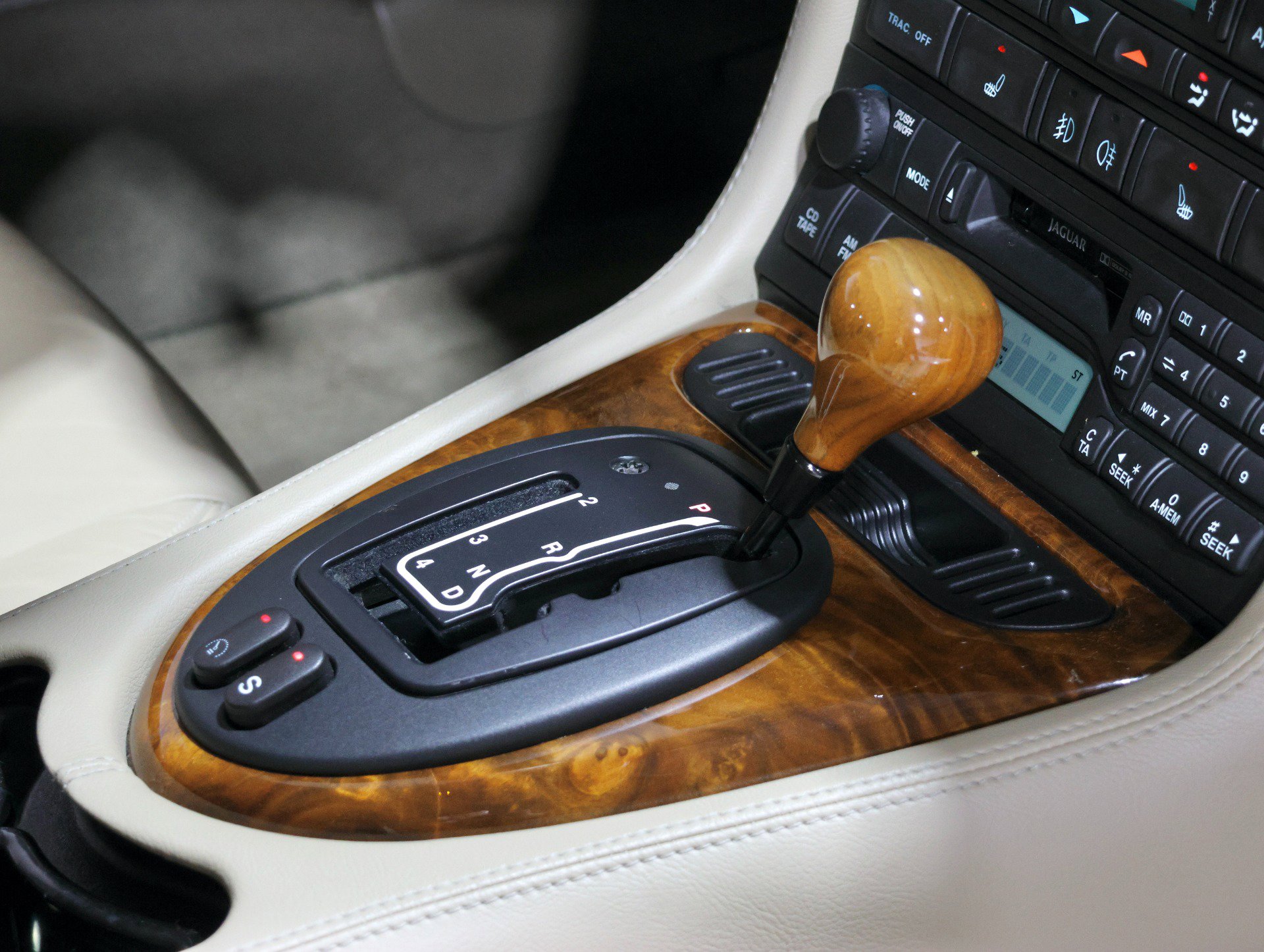 Used 2002 Jaguar XK8 Coupe image 63