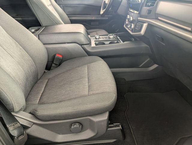 Used 2022 Ford Expedition XLT image 35