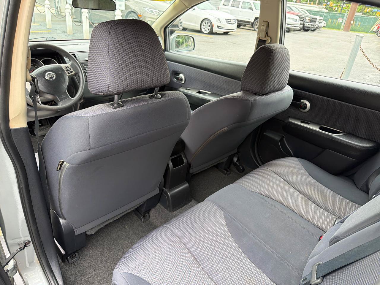 Used 2008 Nissan Versa Hatchback FWD image 19