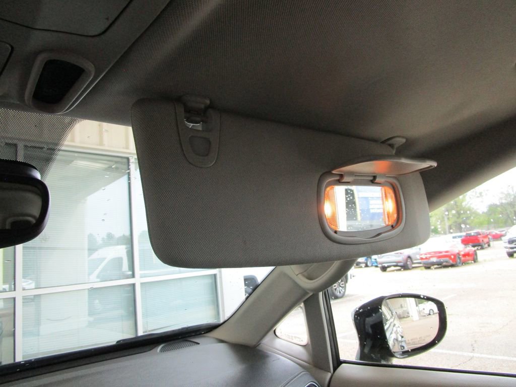Used 2023 Chrysler Pacifica Limited FWD image 47