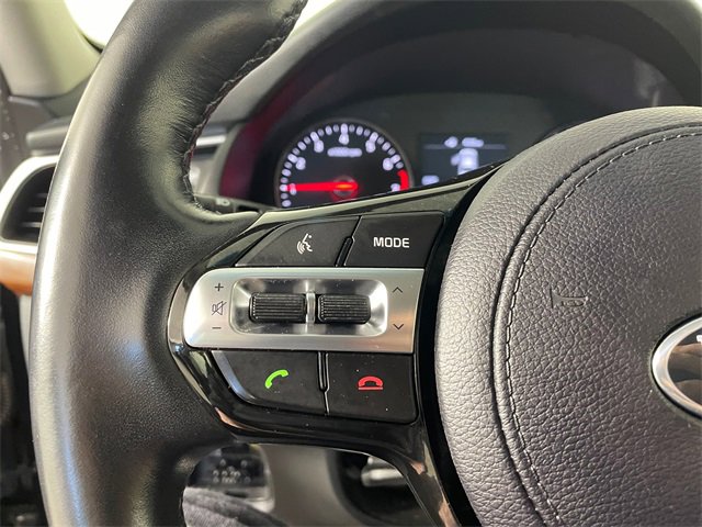 Certified 2017 Kia Cadenza Premium w/ Luxury Package image 11