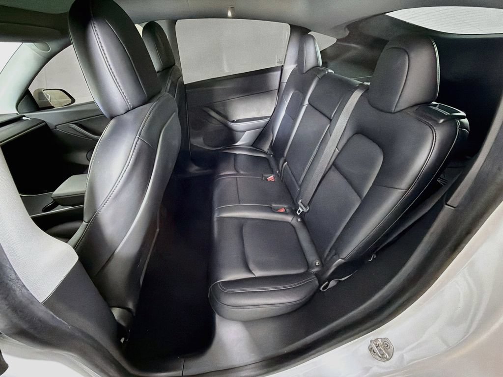 Used 2021 Tesla Model Y Long Range AWD/4WD image 25