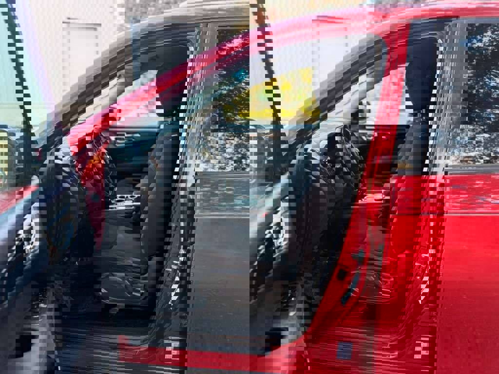 Used 2016 Nissan Pathfinder S image 6