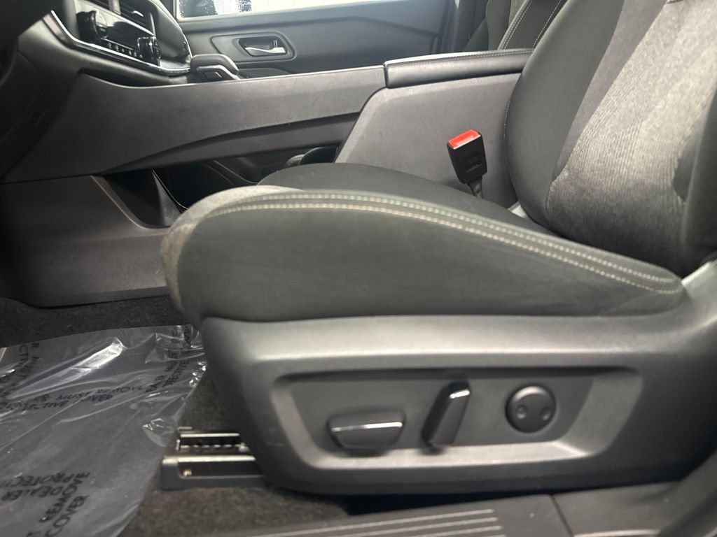 Used 2024 Nissan Rogue SV AWD/4WD image 10