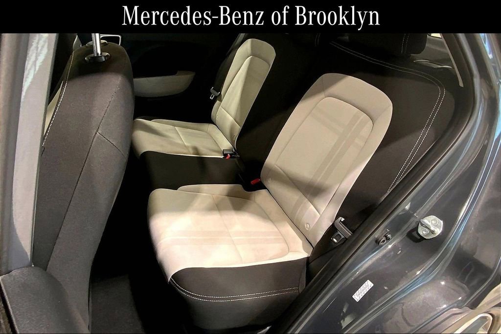 Used 2023 Hyundai Venue SEL FWD image 11