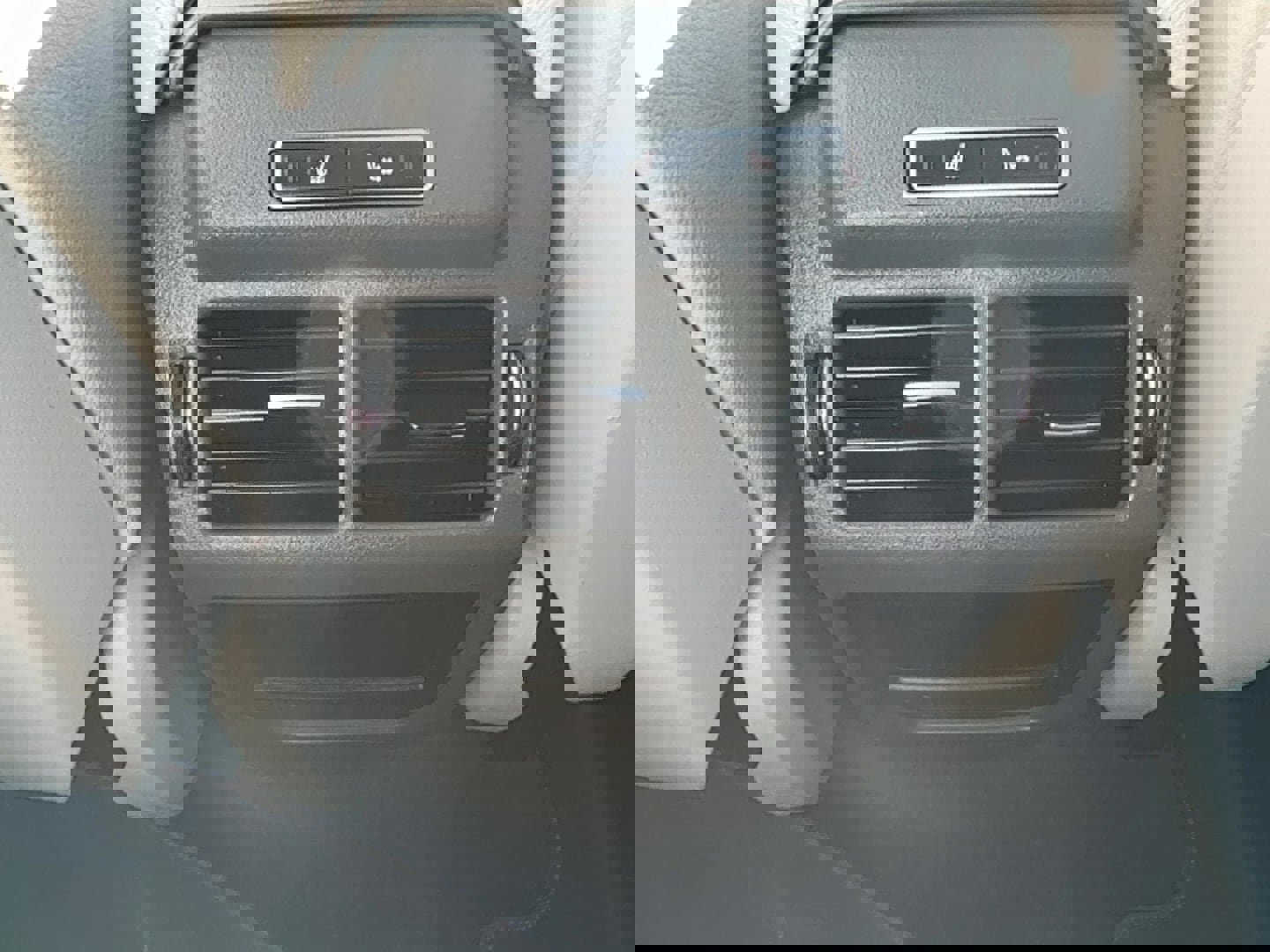 Used 2018 Land Rover Range Rover Evoque SE Premium image 11