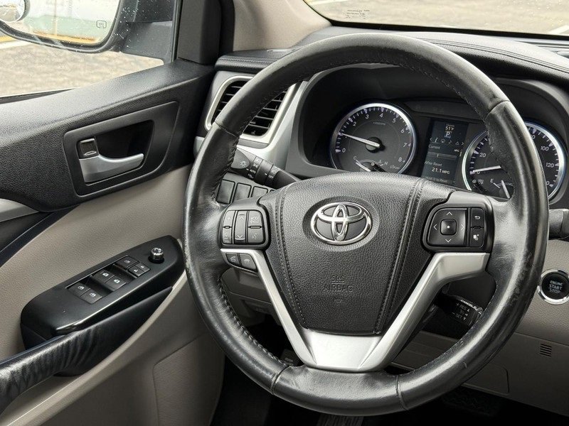 Used 2015 Toyota Highlander XLE image 13