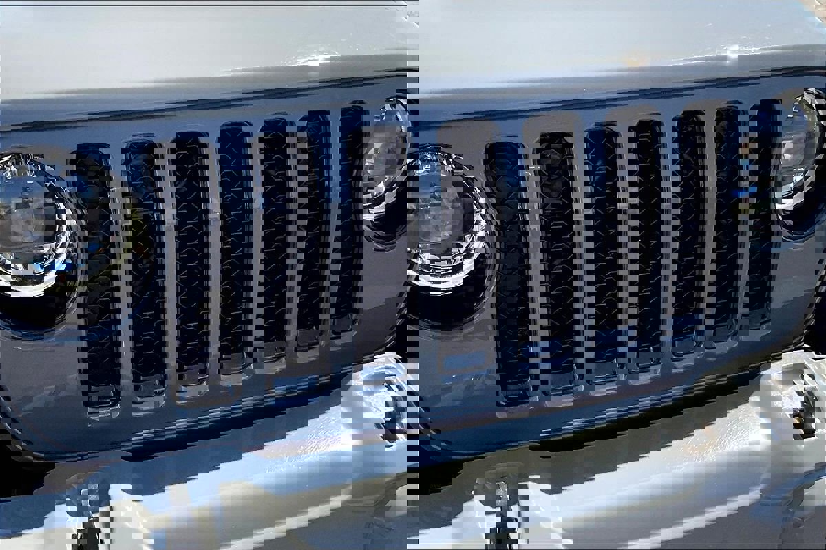 Used 2023 Jeep Gladiator Overland image 9