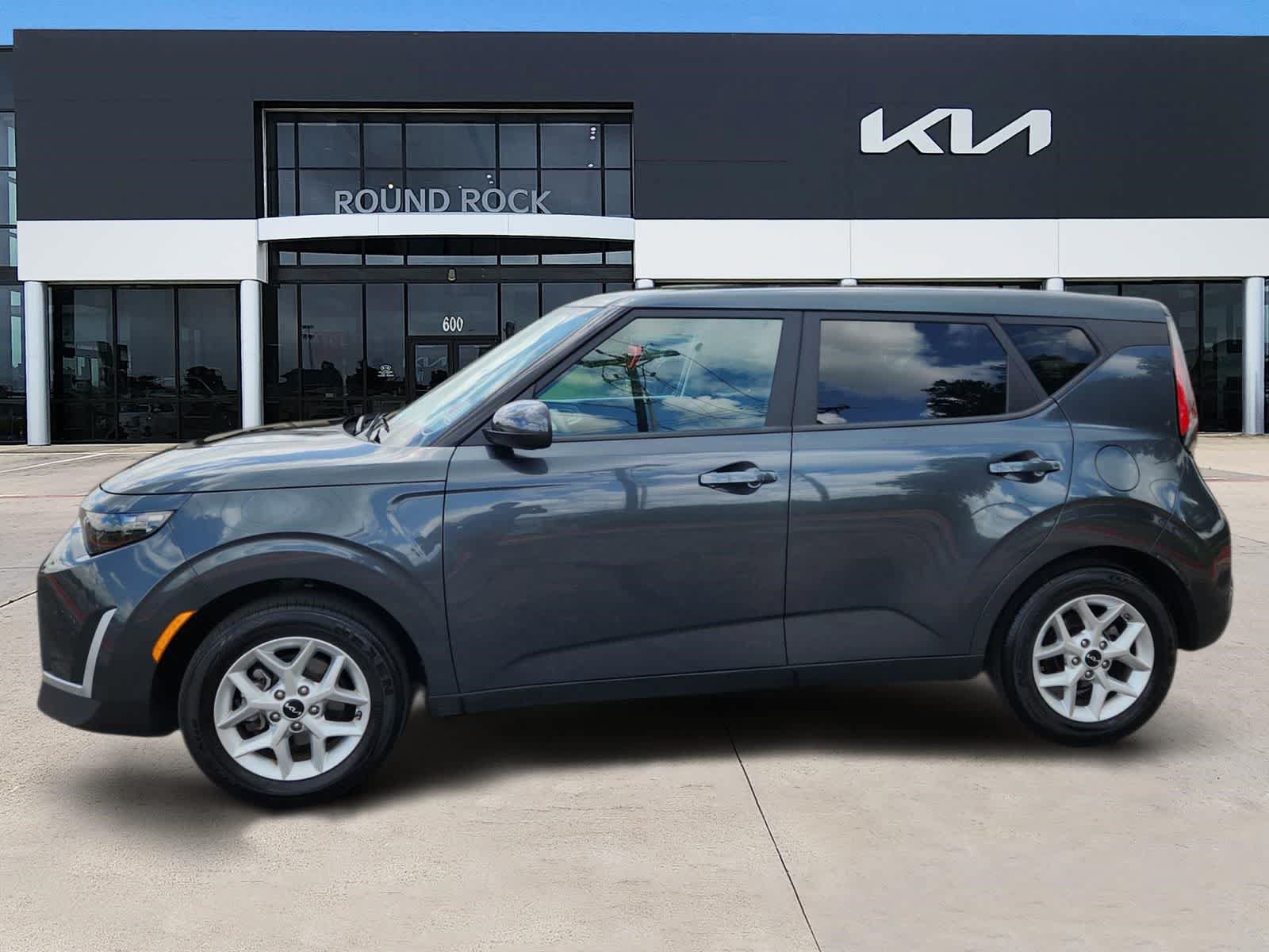 Certified 2025 Kia Soul LX w/ LX Technology Package FWD image 4