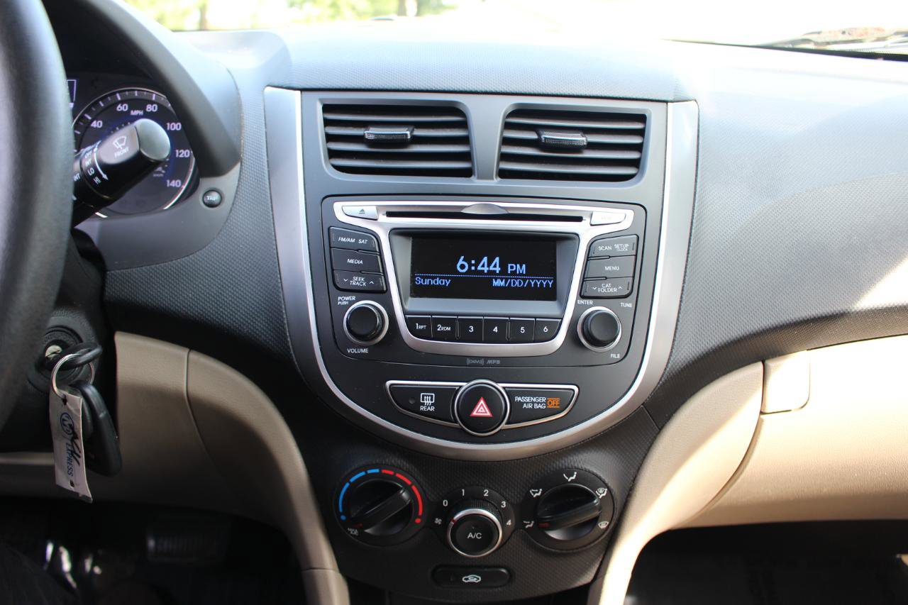 Used 2016 Hyundai Accent SE image 21